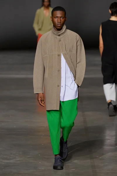 Look 7